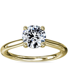 14k 金小巧隐藏式光环单石加钻石订婚戒指